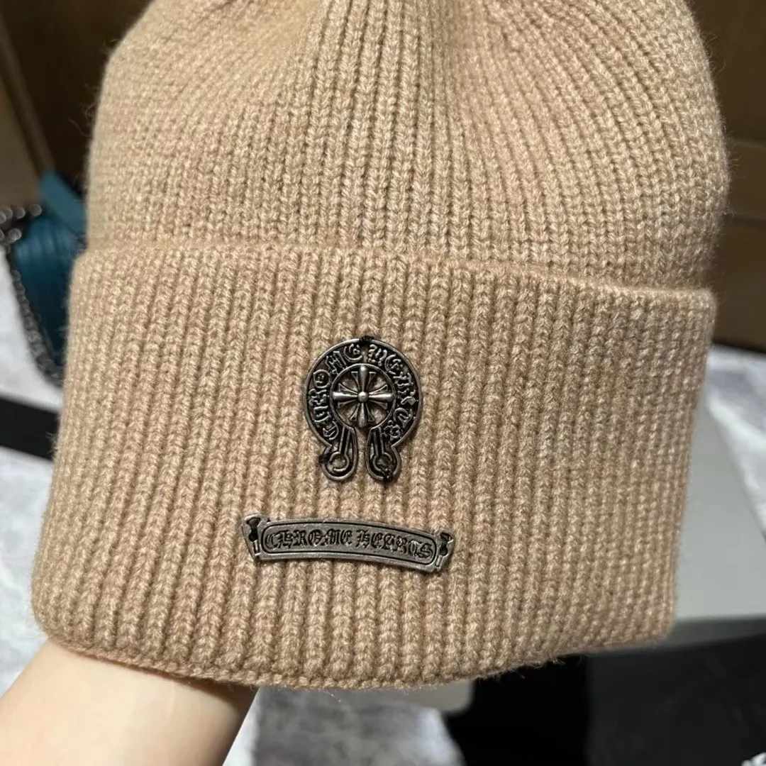 Crow Heart cashmere knitted hat